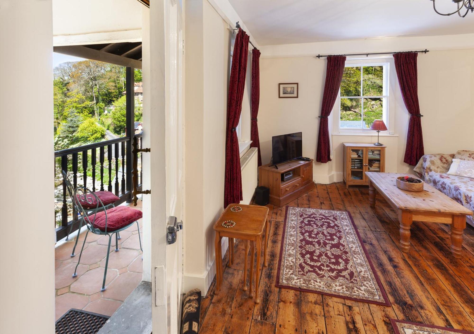 Lorna Doone Cottage, リンマス エクステリア 写真